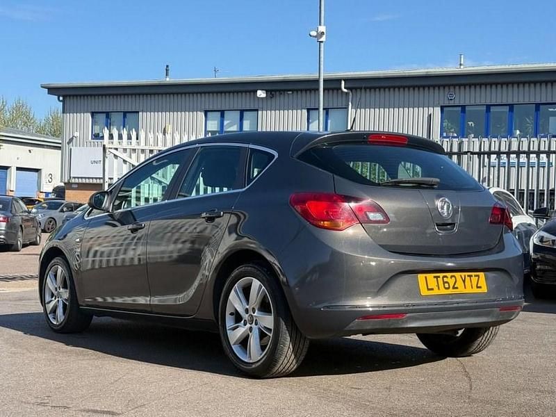 Second-hand Vauxhall Astra SRi 130 CP (95 kW) 2012 Gri Hatchback