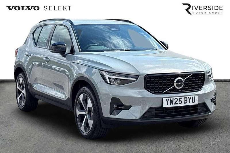 Vapour grey Used 2025 Volvo XC40 Plus SUV | £33,950 (Fair price) - Image 1/4