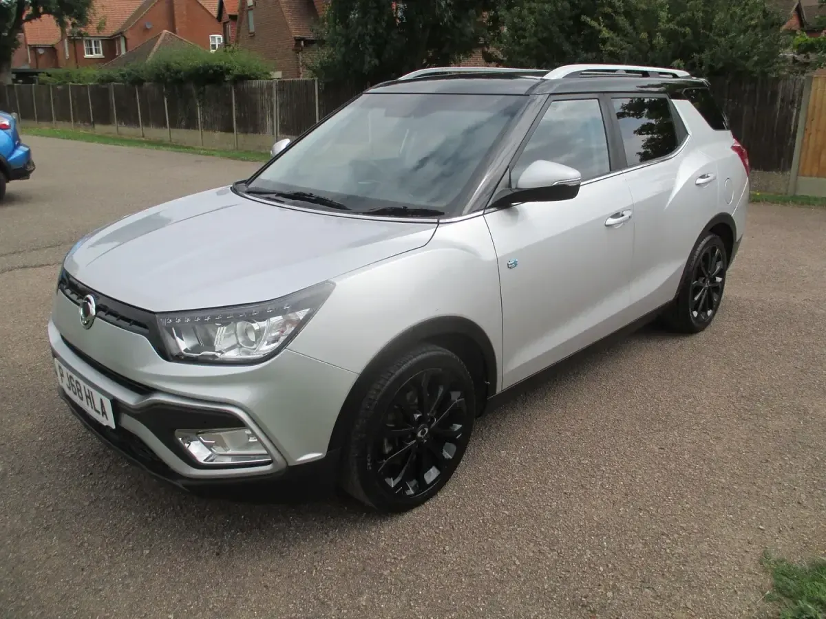 Used SsangYong Tivoli 115 HP (84 kW) 2018 Silver SUV