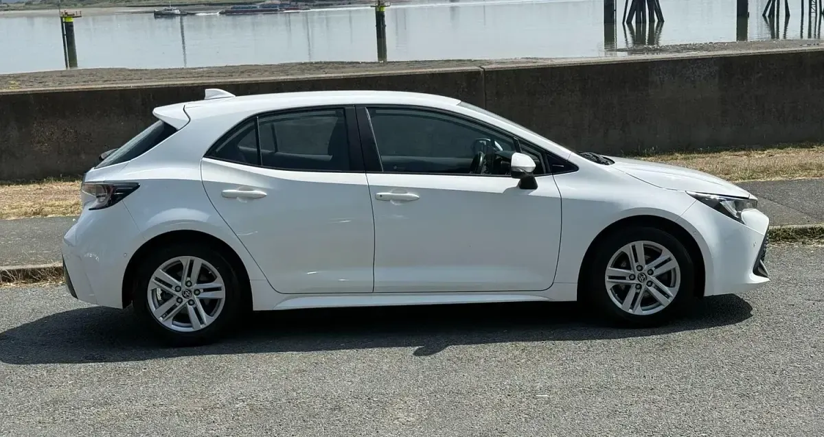 Used Toyota Corolla 122 HP (89 kW) 2022 White Hatchback
