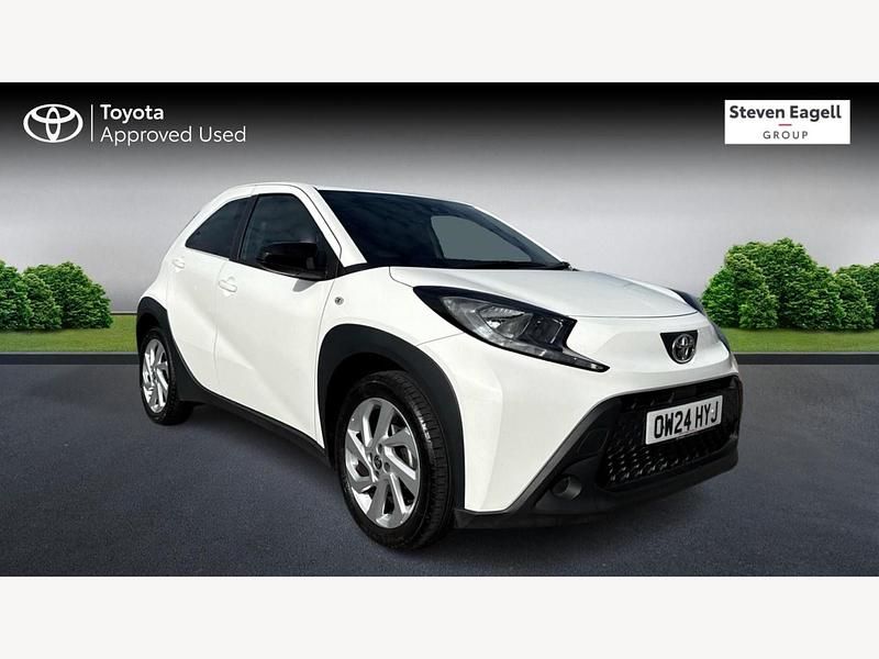 White Used 2024 Toyota Aygo X PURE SUV | £15,199 - Image 1/3