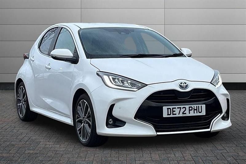 White Used 2022 Toyota Yaris Hybrid Hatchback | £19,450 (A bit pricey) - Image 1/4