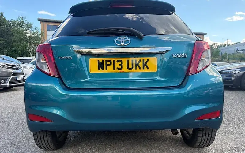 Used Toyota Yaris SR 101 HP (74 kW) 2013 Blue Hatchback