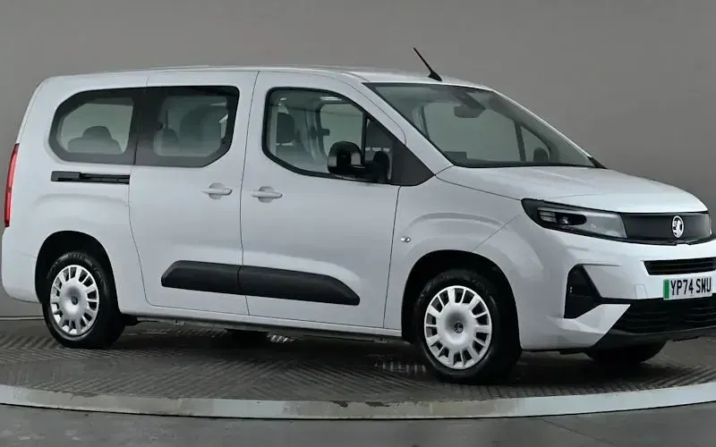 Used Vauxhall Combo Design Edition 100 kW (136 HP) 2026 MPV