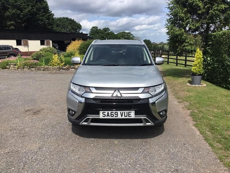 Usado Mitsubishi Outlander 150 HP (110 kW) 2019 Prateado SUV