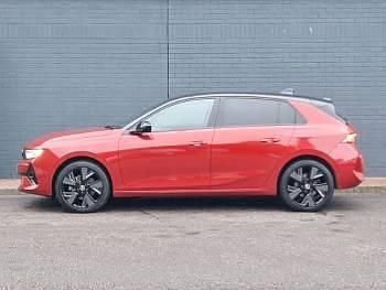 Used Vauxhall Astra 114 kW (156 HP) 2024 Premium metallic  crimson red Hatchback