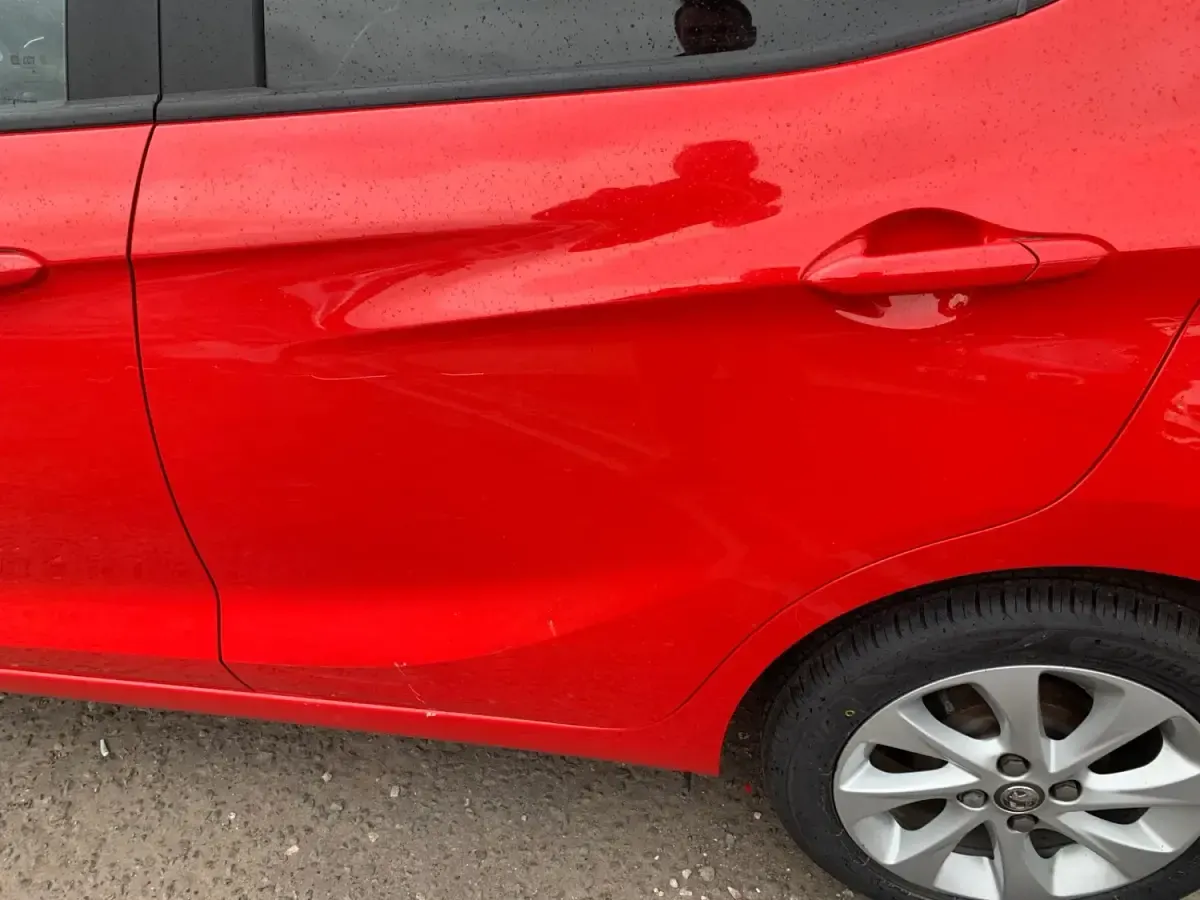 Second-hand Vauxhall Viva 75 CP (55 kW) 2017 Roșu Hatchback