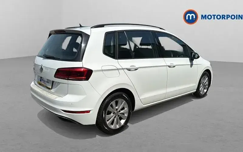 Używany VW Golf VII SE 131 KM (96 kW) 2018 Biały Hatchback