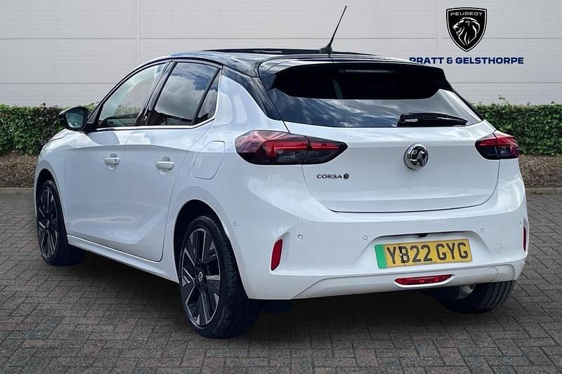 Used Vauxhall Corsa-e Elite 98 kW (134 HP) 2022 White Hatchback