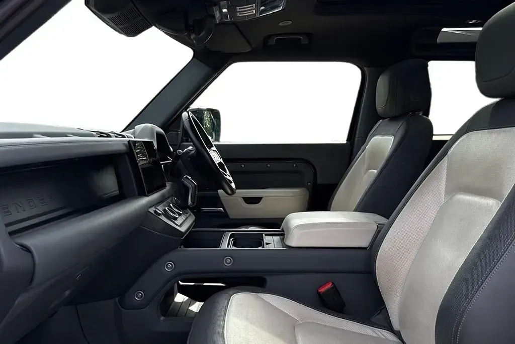 Usado Land Rover Defender HSE Dynamic 2023 Negro SUV
