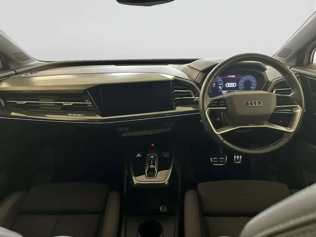 Begagnad Audi Q4 e-tron S-Line 125 kW (170 HK) 2023 Vit SUV