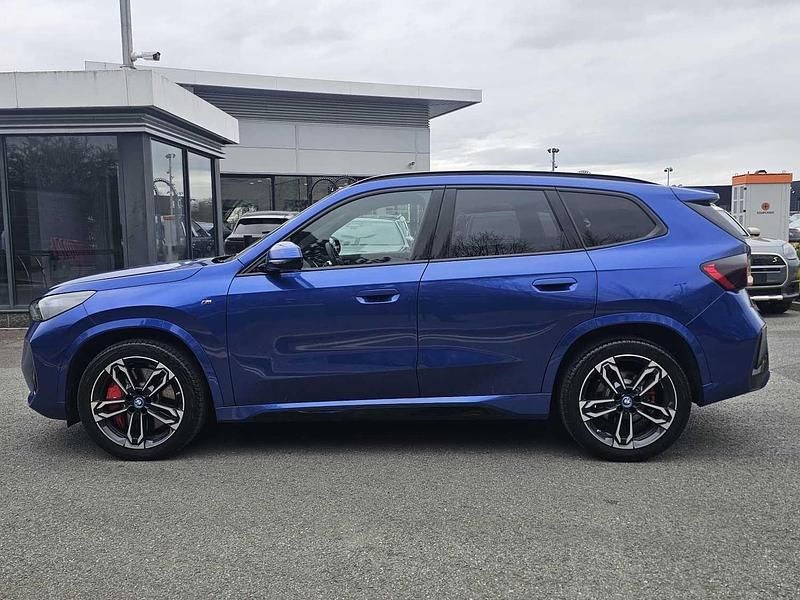 Begagnad BMW iX1 Luxury Line 147 kW (201 HK) 2025 Blå SUV