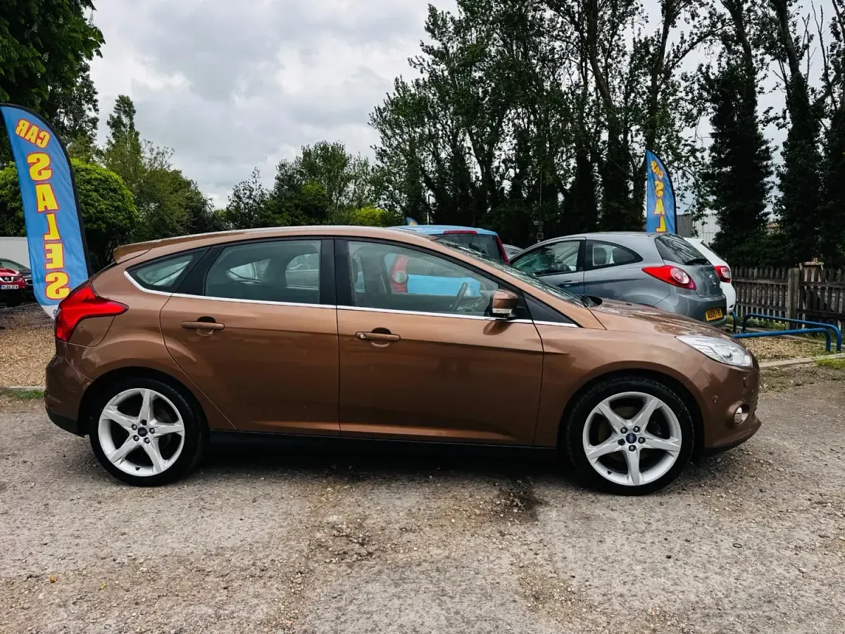 Usado Ford Focus Titanium X 163 HP (119 kW) 2013 Castanho Citadino