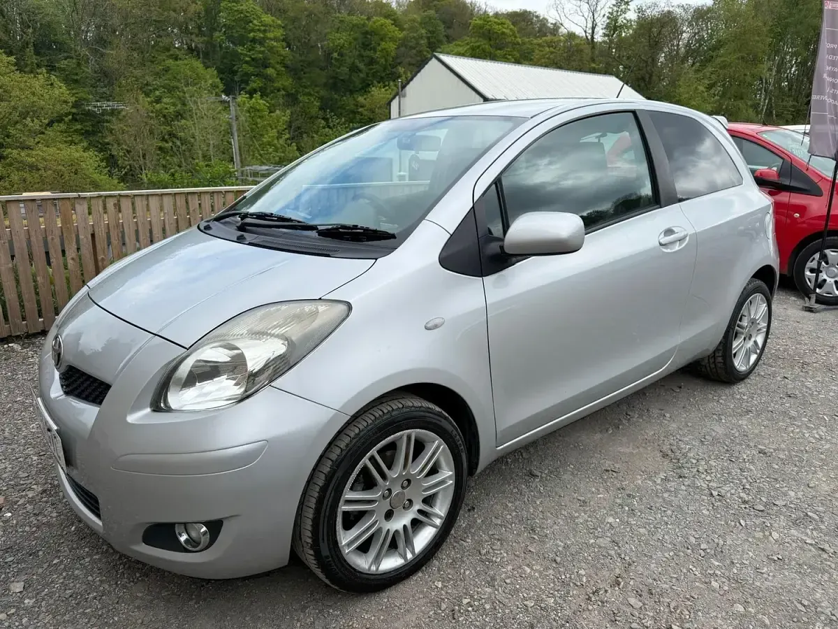 Used Toyota Yaris SR 2011 Silver Hatchback