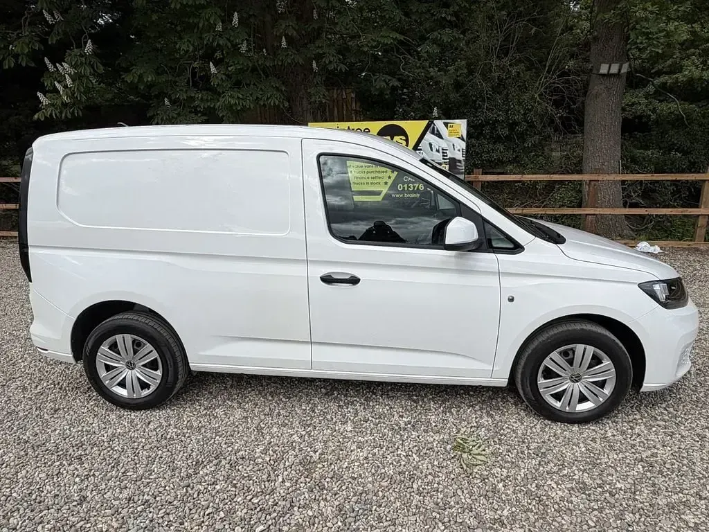 Begagnad VW Caddy S 112 HK (82 kW) 2022 Vit Minibuss