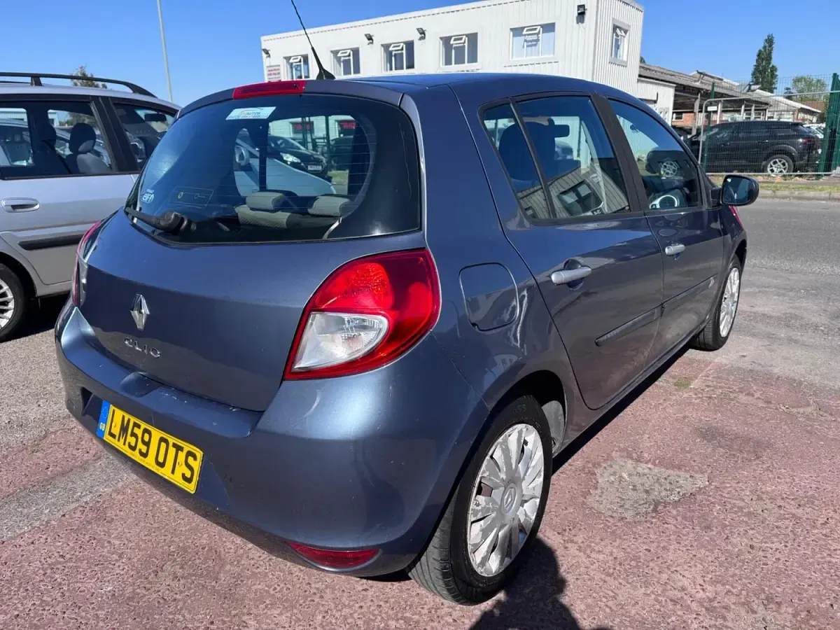 Used Renault Clio II Expression 2009 Blue Hatchback
