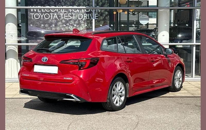 Used Toyota Corolla Sport 138 HP (101 kW) 2023 Red Estate