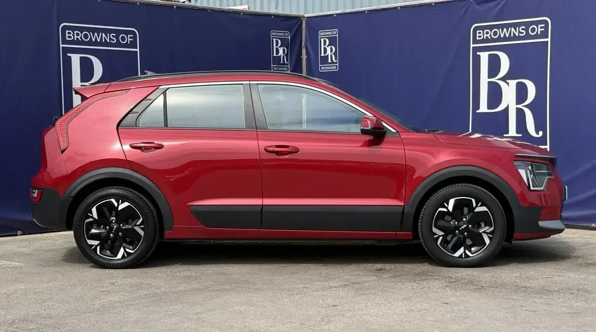 Used Kia e-Niro 147 kW (201 HP) 2023 Red SUV