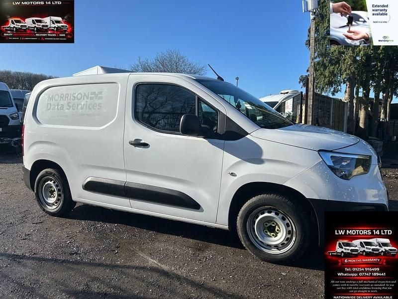 Begagnad Vauxhall Combo 100 HK (73 kW) 2021 Vit Minibuss