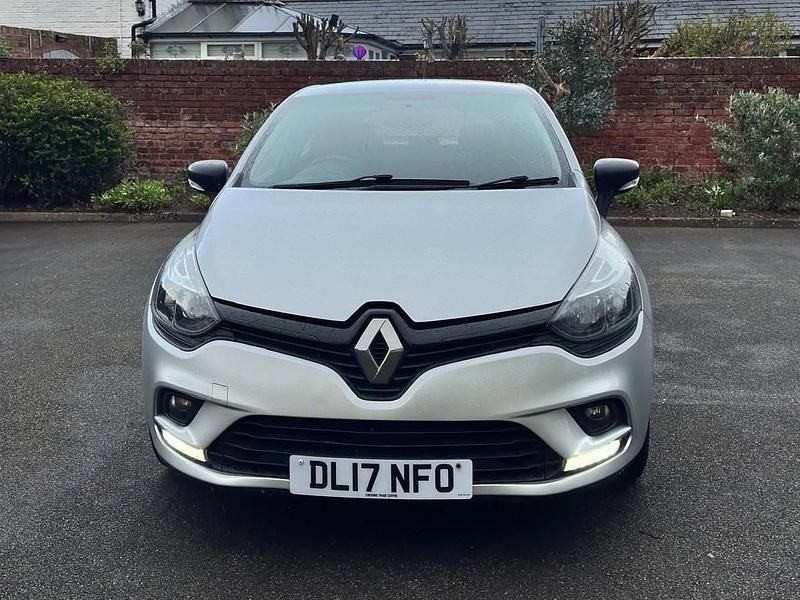 Used Renault Clio IV Play 90 HP (66 kW) 2017 Silver Hatchback