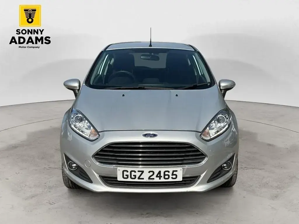 Usado Ford Fiesta Zetec 2017 Prateado Citadino