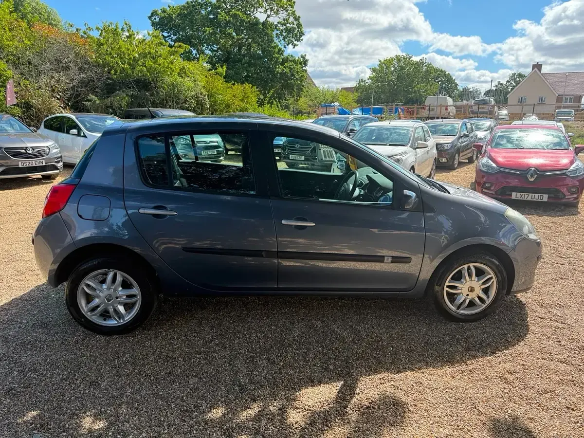 Used Renault Clio Dynamique 2006 Blue Hatchback