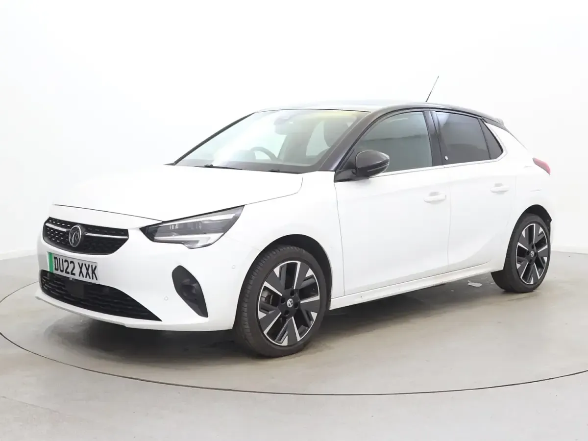 Second-hand Vauxhall Corsa-e Elite 100 kW (136 CP) 2022 Alb Hatchback