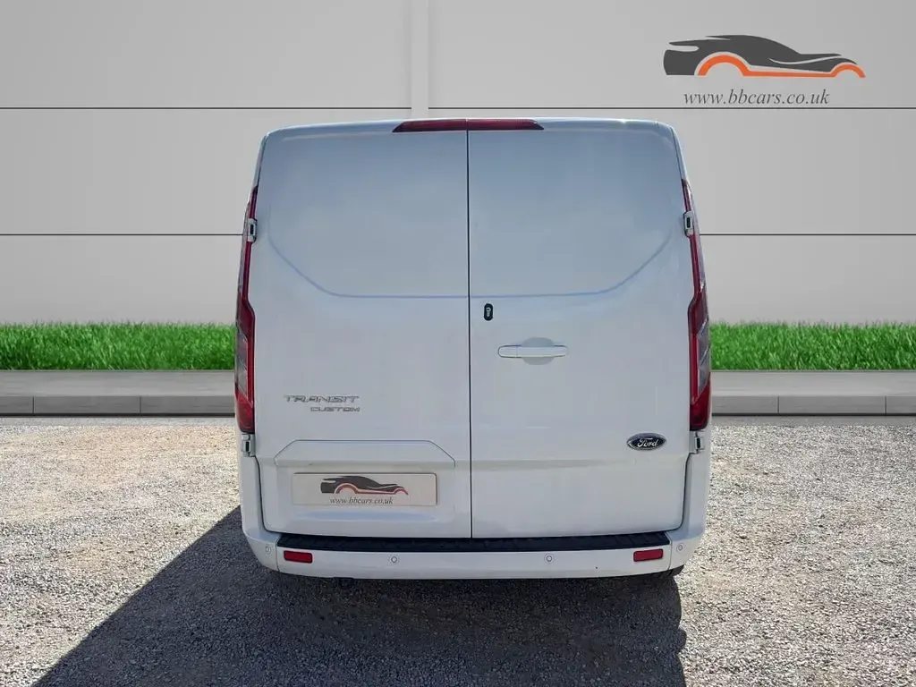 Used Ford Transit Custom Limited 130 HP (95 kW) 2021 White Van