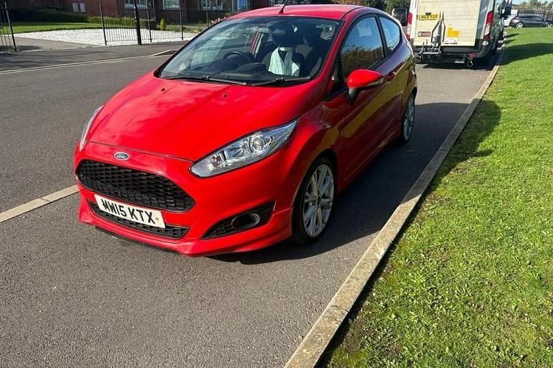 Red Used 2015 Ford Fiesta Zetec Hatchback | £3,295 (Super price) - Image 1/1