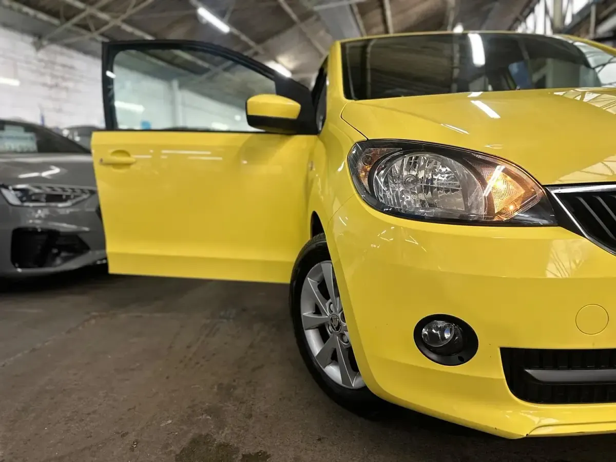 Used Skoda Citigo Elegance 60 HP (44 kW) 2014 Yellow Hatchback