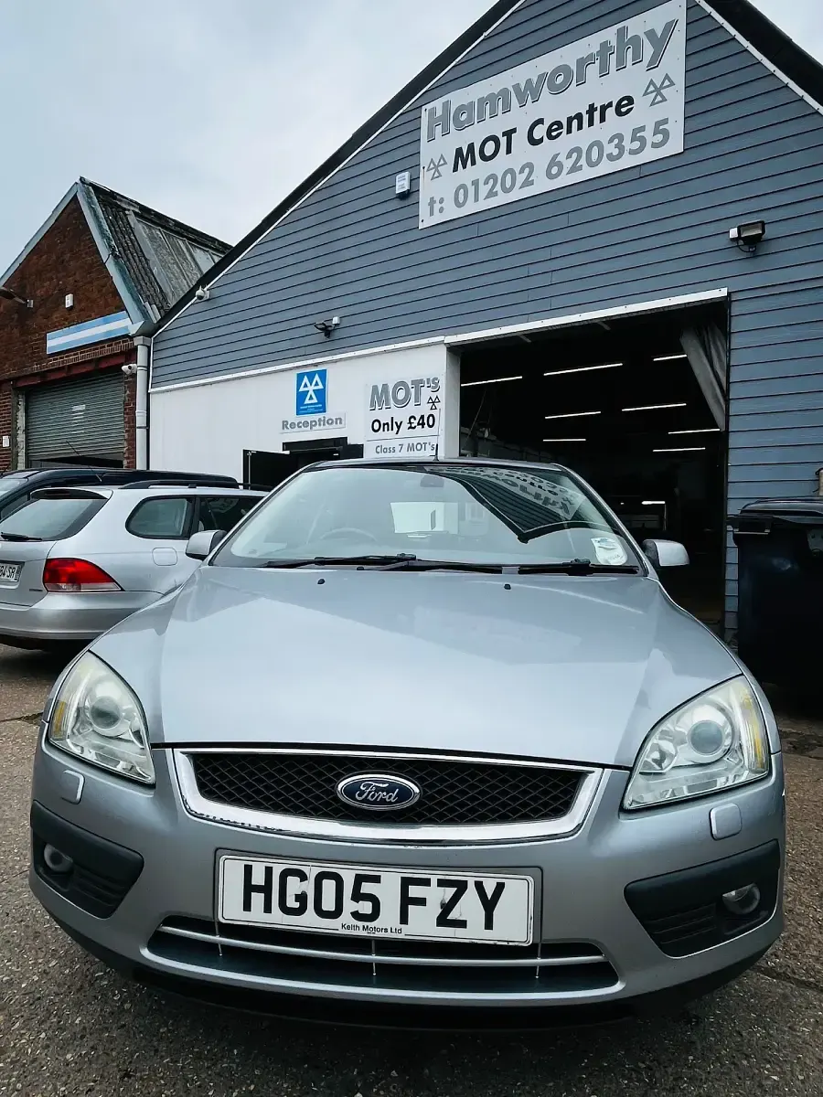Used Ford Focus Titanium 115 HP (84 kW) 2005 Silver Hatchback