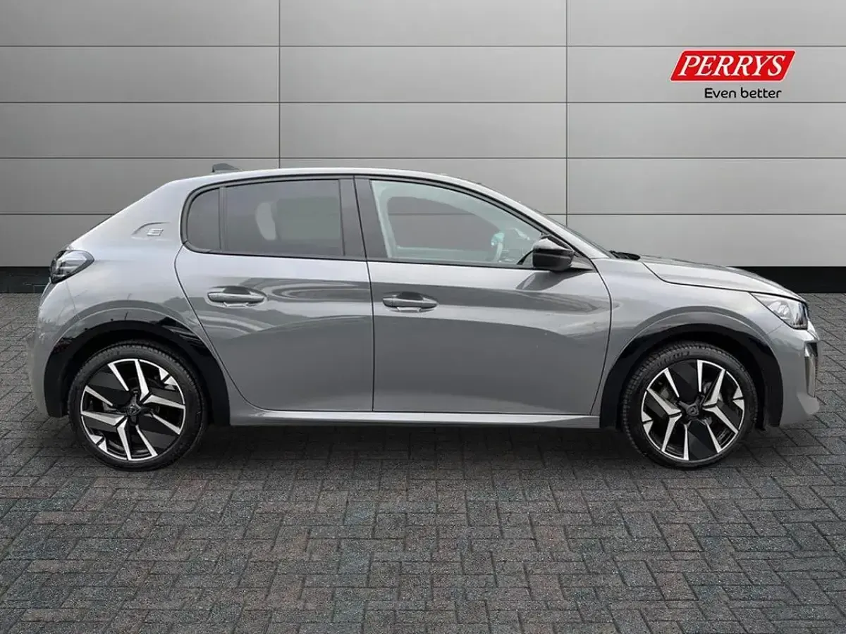 Second-hand Peugeot e-208 GT 113 kW (154 CP) 2025 Hatchback