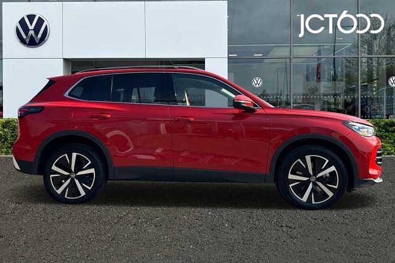 Second-hand VW Tiguan Elegance 204 CP (150 kW) 2025 Roșu SUV