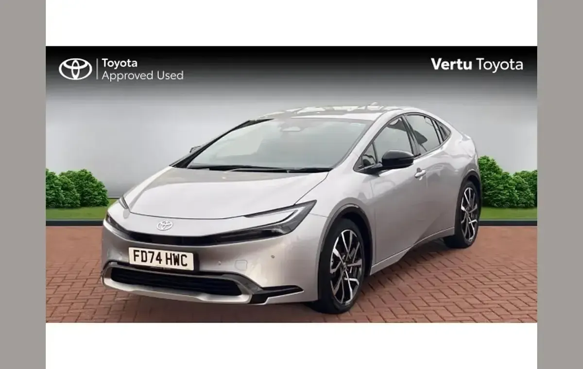 Used Toyota Prius 223 HP (164 kW) 2024 Silver Hatchback