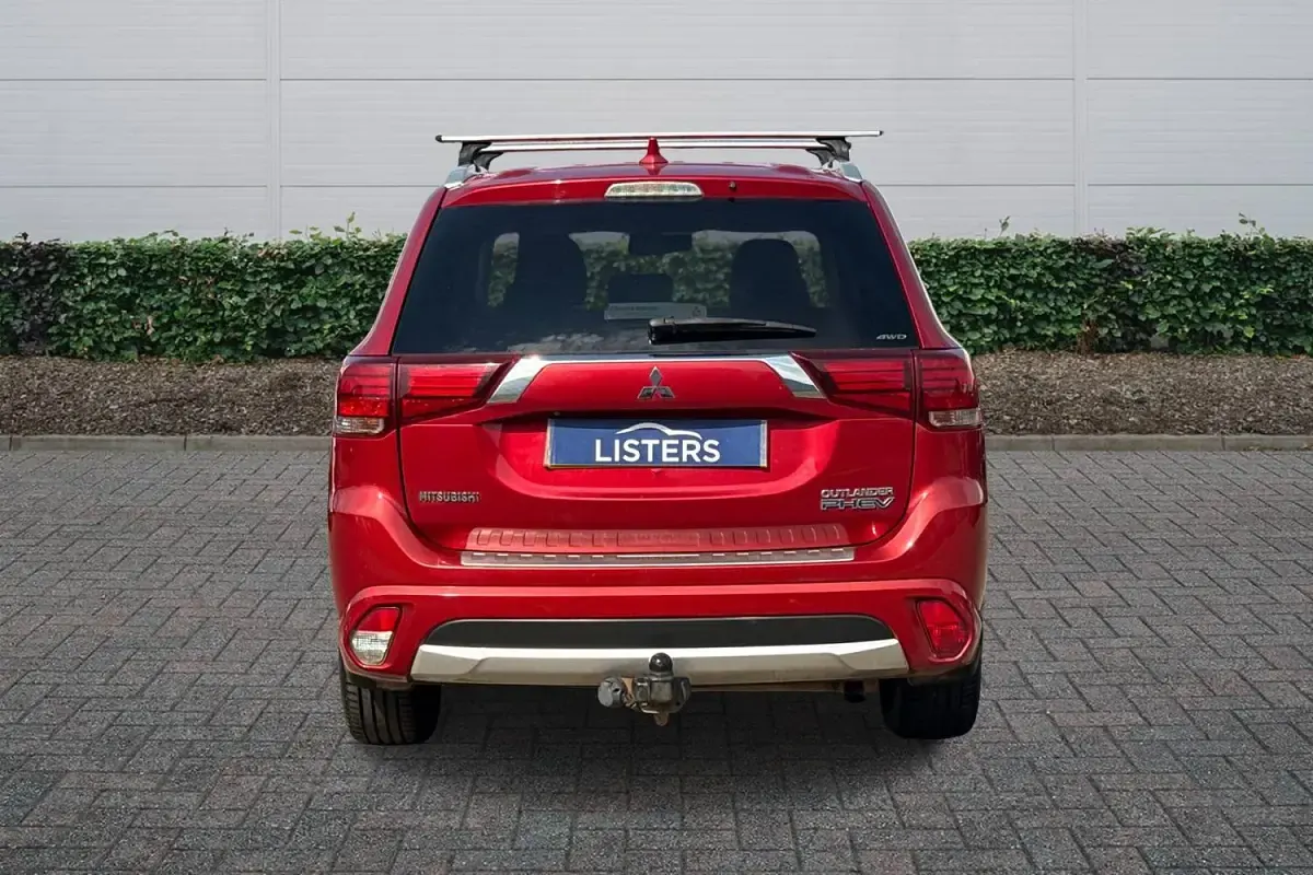 Used Mitsubishi Outlander P-HEV 2016 Red Estate