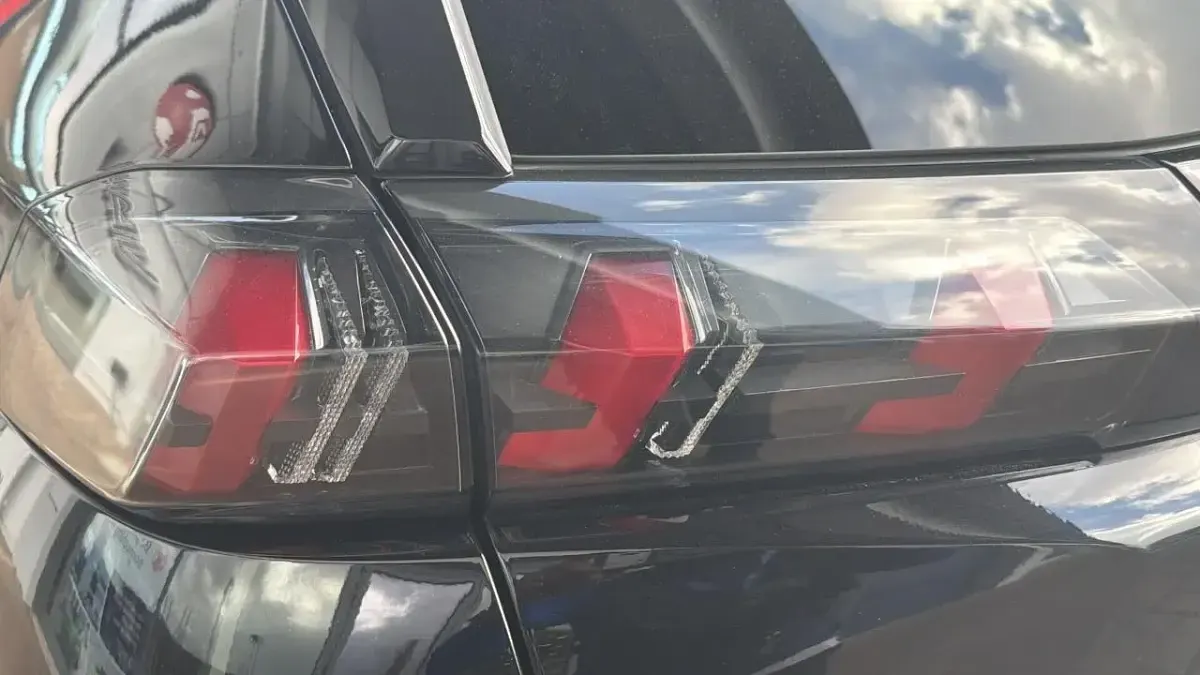 Używany Peugeot 2008 Premium 153 KM (112 kW) 2021 Czarny SUV