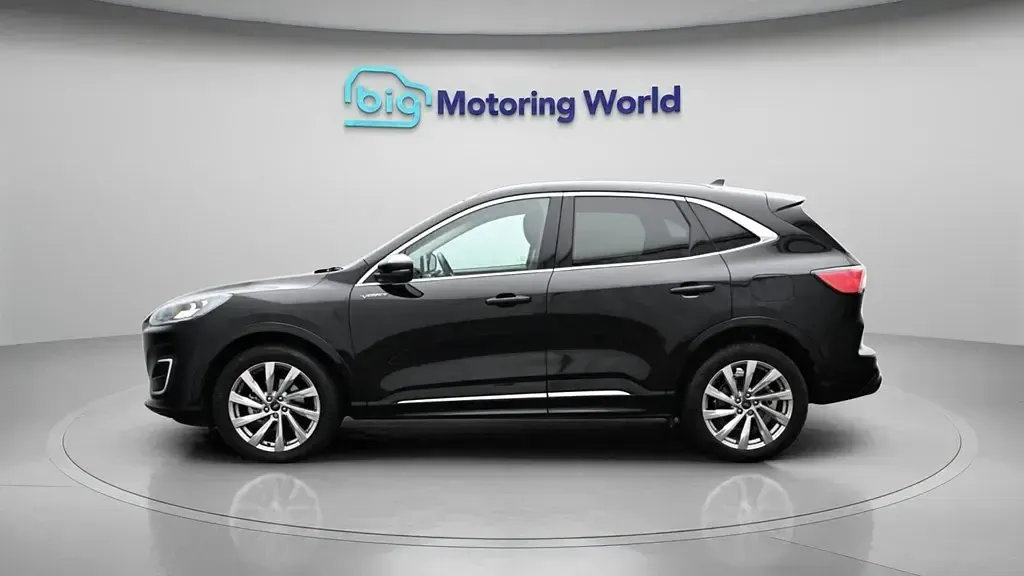 Usado Ford Kuga Vignale 190 HP (139 kW) 2023 Preto SUV