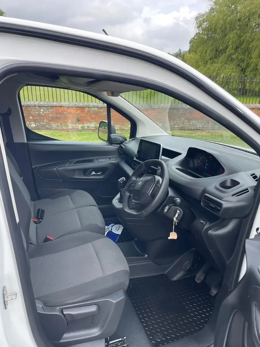 Used Peugeot Partner 131 HP (96 kW) 2020 White MPV