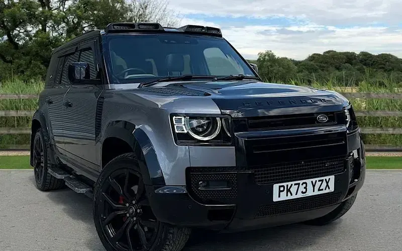 Used Land Rover Defender SE Dynamic 249 HP (183 kW) 2023 SUV