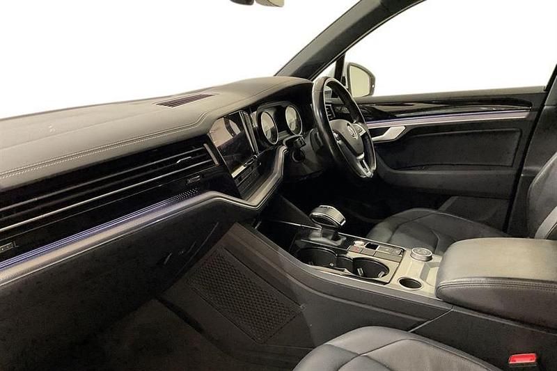 Used VW Touareg R-line 286 HP (210 kW) 2019 White SUV