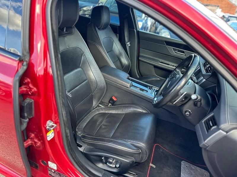 Used Jaguar XF Sportbrake R-Sport 240 HP (176 kW) 2018 Red Estate