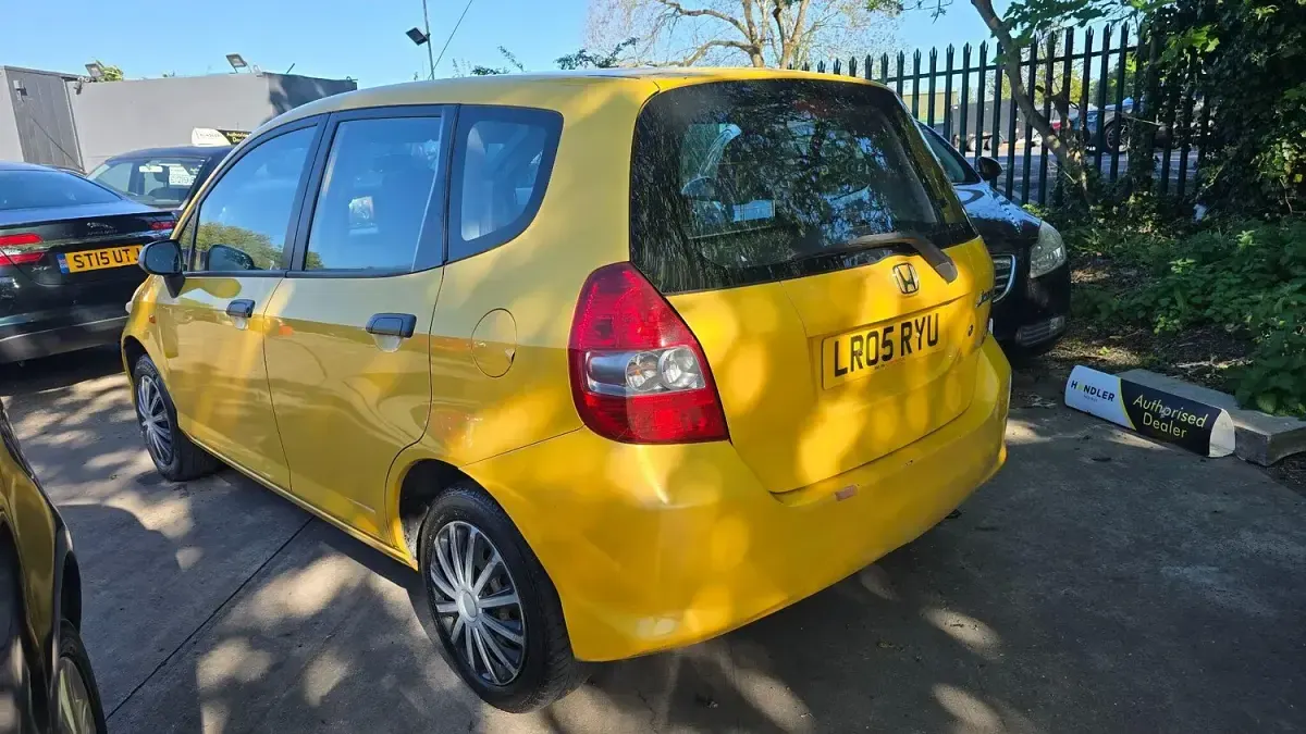 Used Honda Jazz S 78 HP (57 kW) 2005 Yellow Hatchback