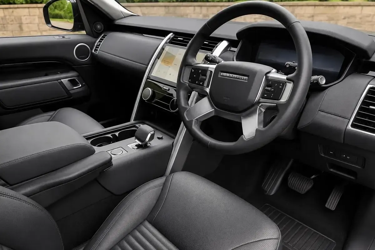 Usado Land Rover Discovery 5 SE 2024 Preto SUV