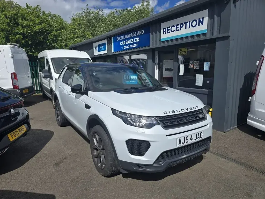 Used Land Rover Discovery 5 Landmark 180 HP (132 kW) 2018 White SUV