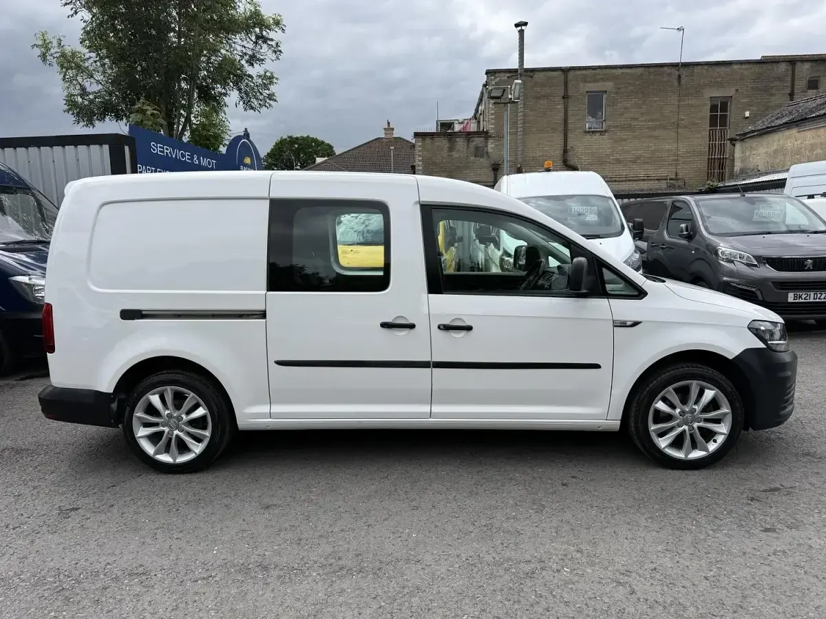 Used VW Caddy 102 HP (75 kW) 2018 White MPV