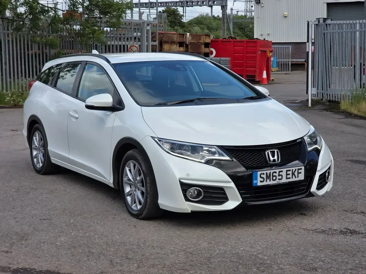 Used Honda Civic SE Plus 120 HP (88 kW) 2015 White Estate