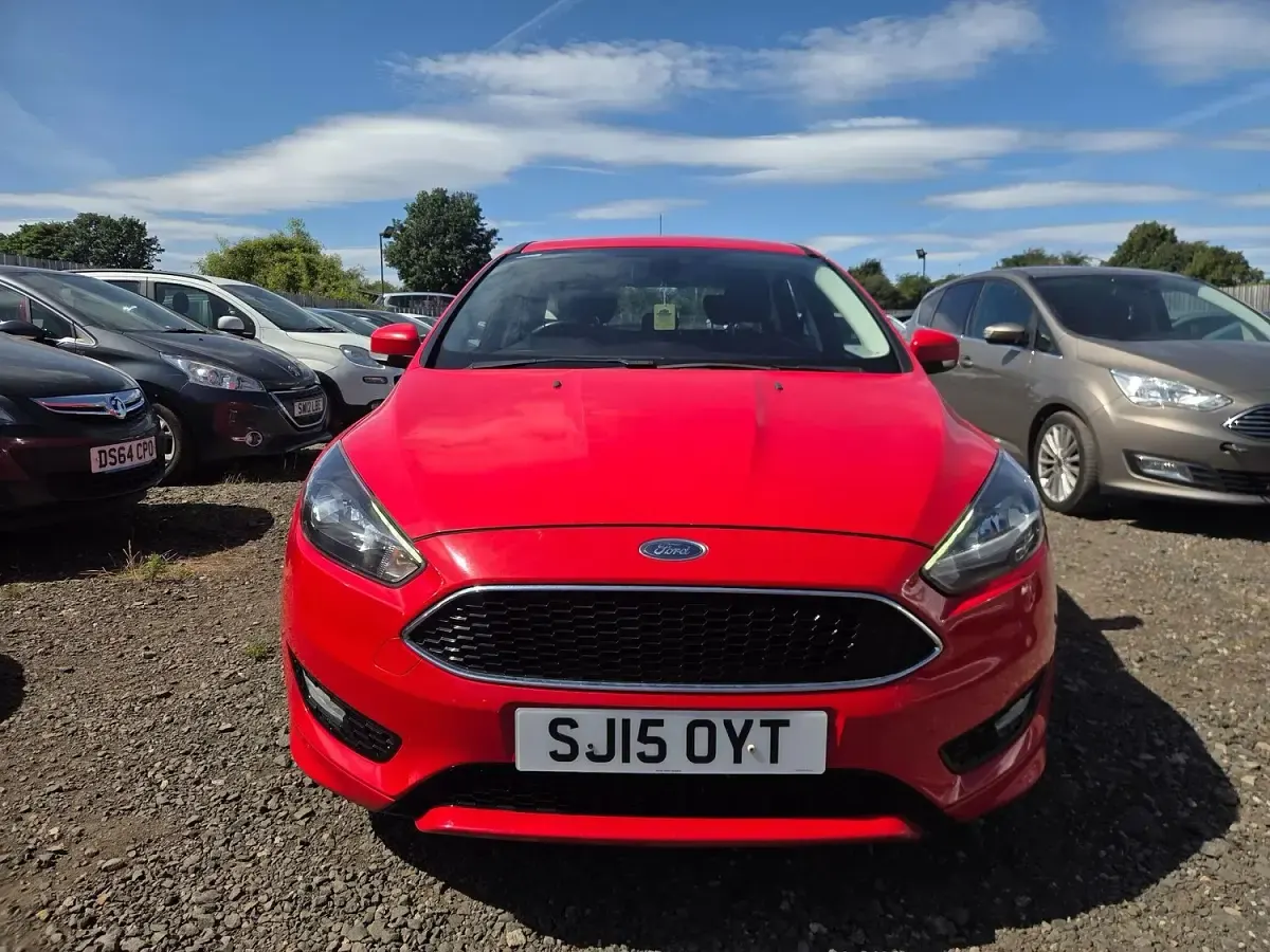 Used Ford Focus Zetec 125 HP (91 kW) 2015 Red Hatchback