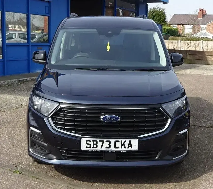 Used Ford Tourneo Connect Titanium 122 HP (89 kW) 2023 Blue MPV