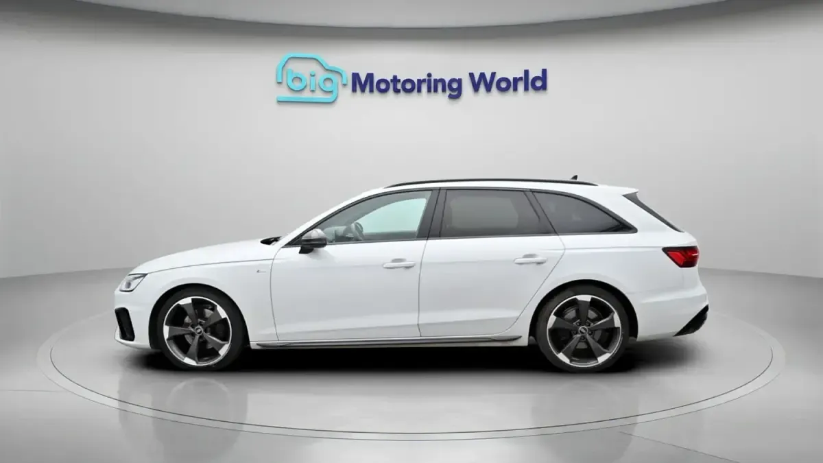 Używany Audi A4 Black Edition 190 KM (139 kW) 2021 Biały Kombi