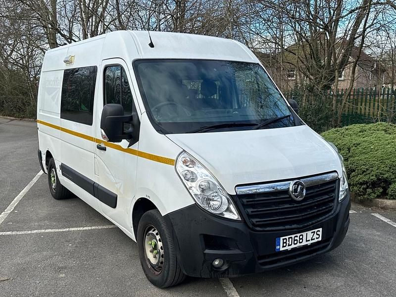 Used Vauxhall Movano 130 HP (95 kW) 2019 White MPV